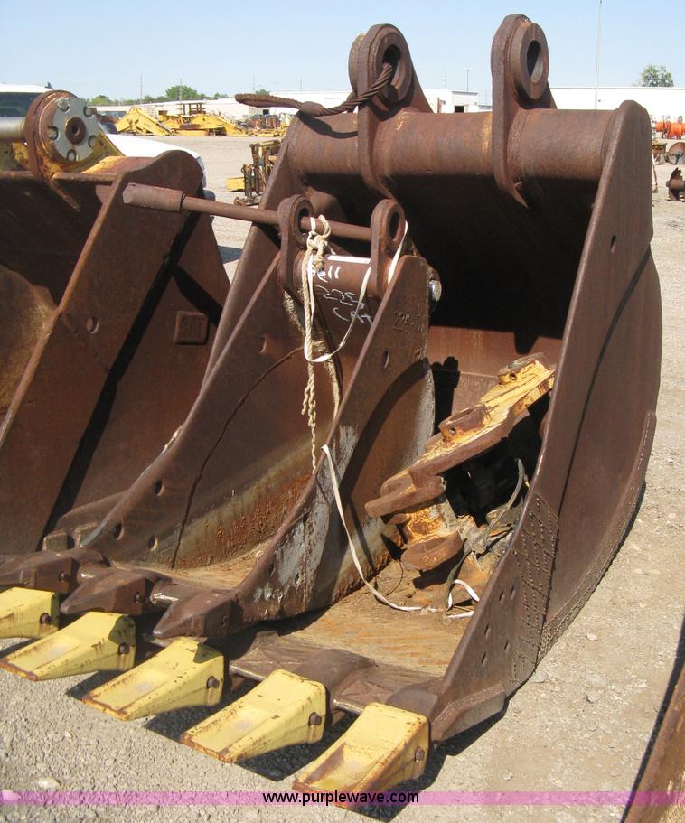 image for item B8016 Caterpillar 50" toothed bucket