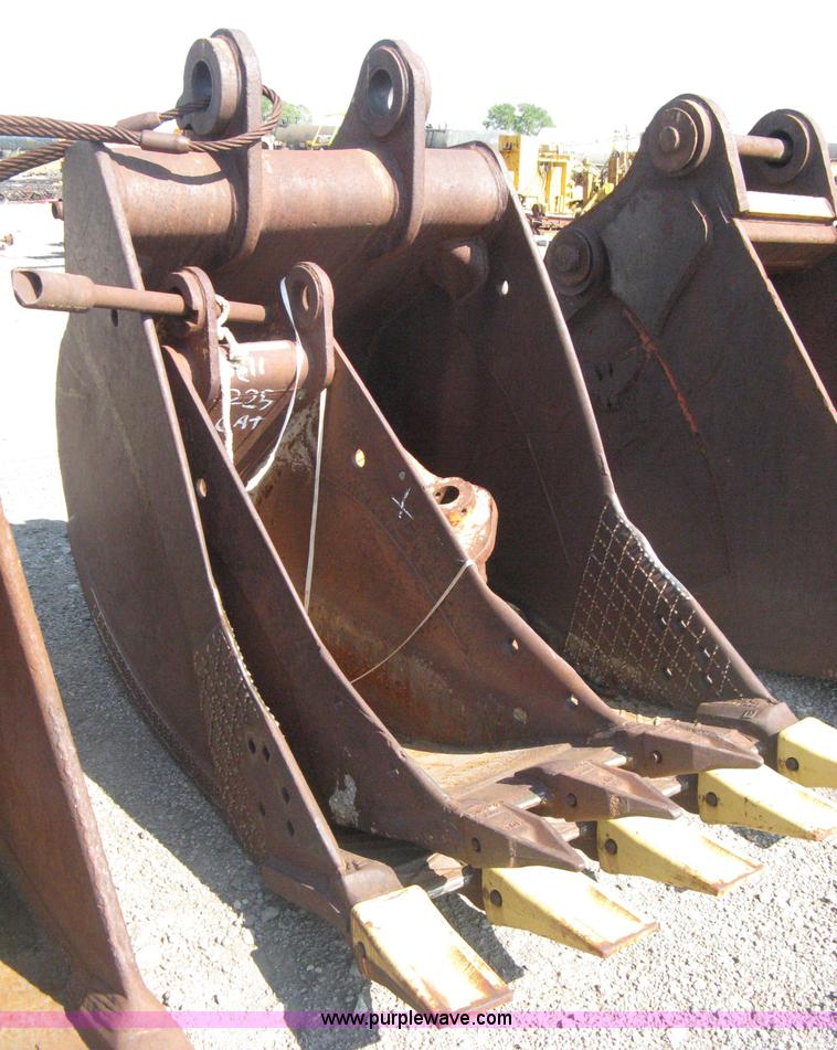 image for item B8016 Caterpillar 50" toothed bucket