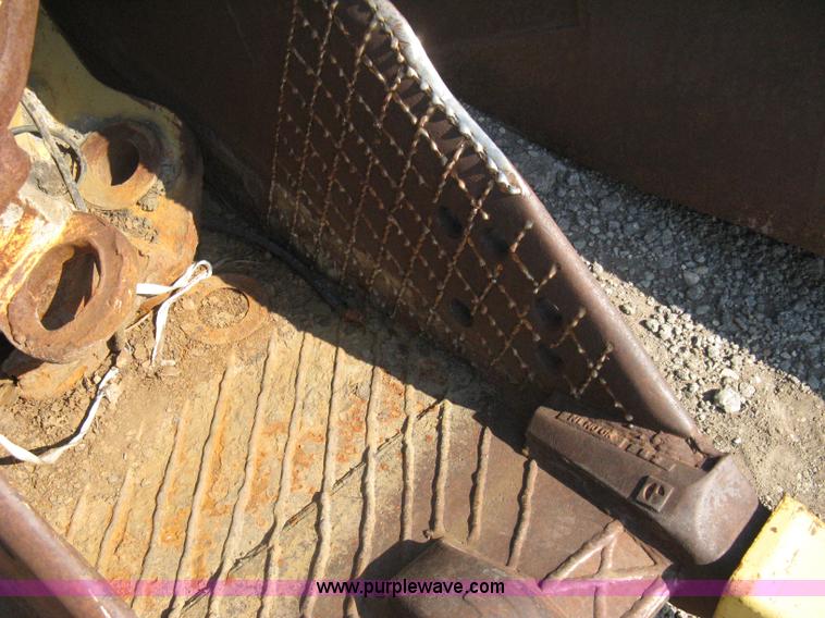 image for item B8016 Caterpillar 50" toothed bucket