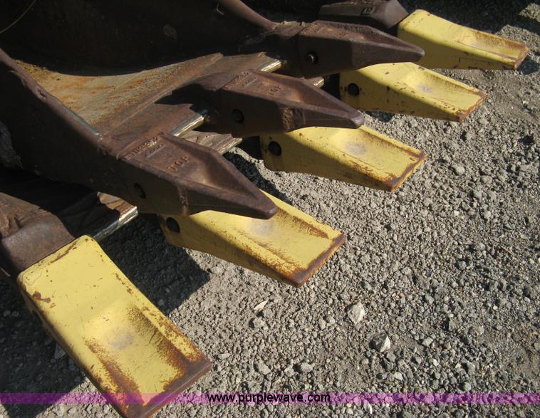 image for item B8016 Caterpillar 50" toothed bucket