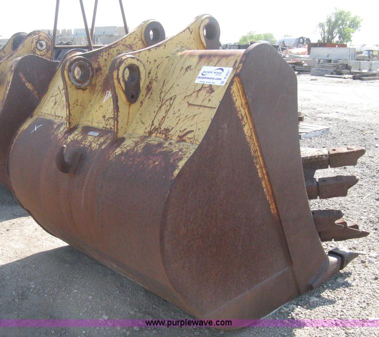 image for item B8021 Caterpillar 70" toothed bucket
