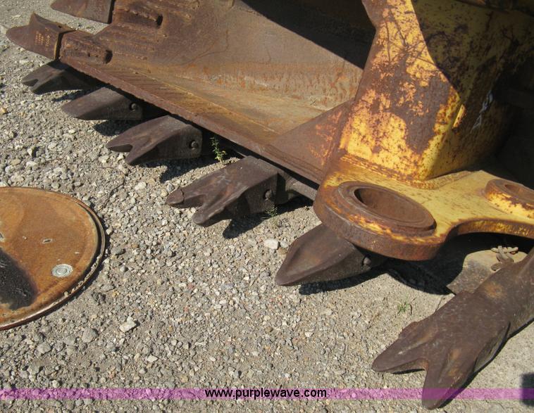 image for item B8021 Caterpillar 70" toothed bucket