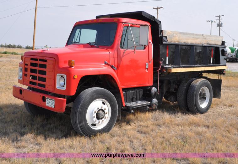 image for item C3019 1986 International S1900 dump truck