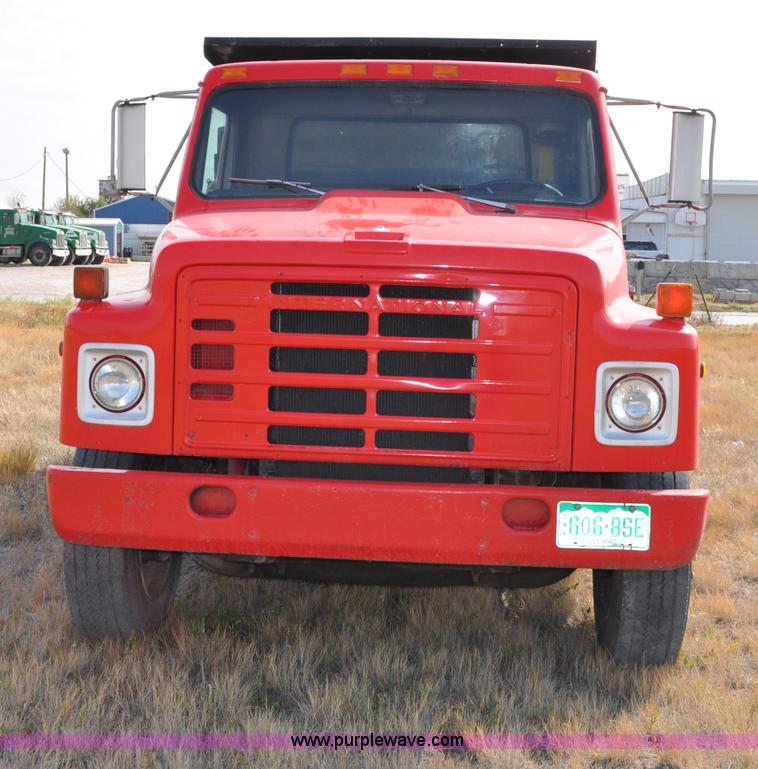 image for item C3019 1986 International S1900 dump truck