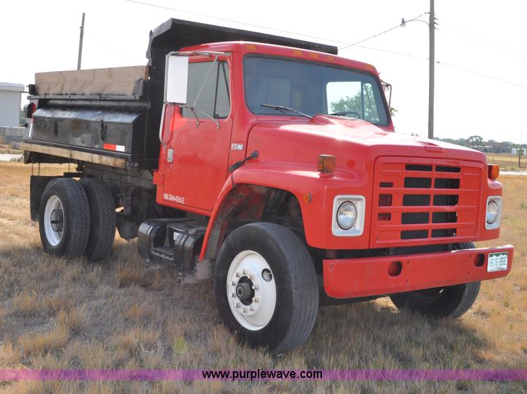 image for item C3019 1986 International S1900 dump truck