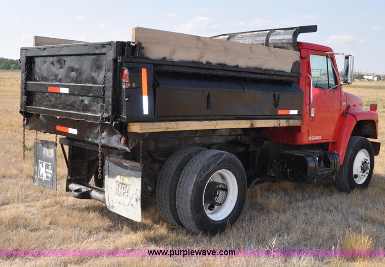 image for item C3019 1986 International S1900 dump truck
