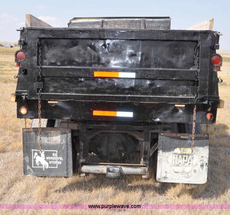 image for item C3019 1986 International S1900 dump truck