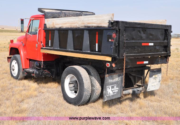 image for item C3019 1986 International S1900 dump truck