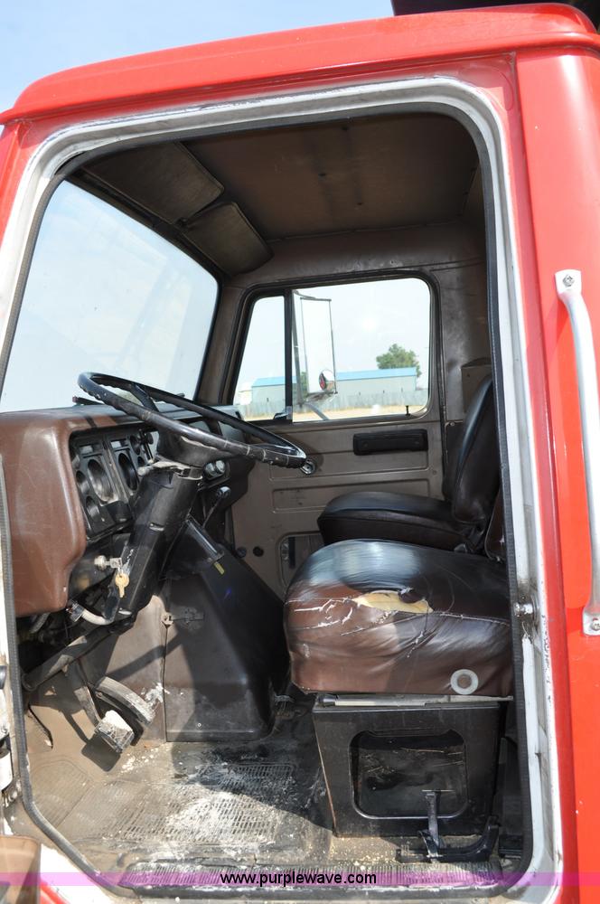 image for item C3019 1986 International S1900 dump truck