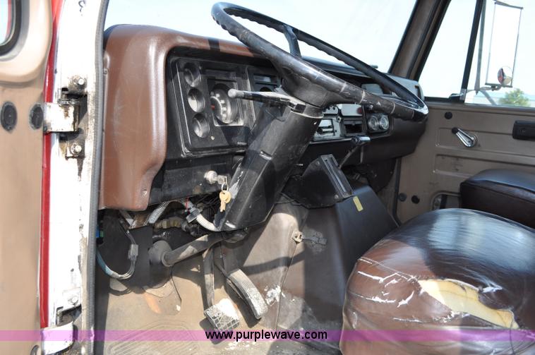 image for item C3019 1986 International S1900 dump truck