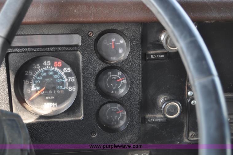 image for item C3019 1986 International S1900 dump truck