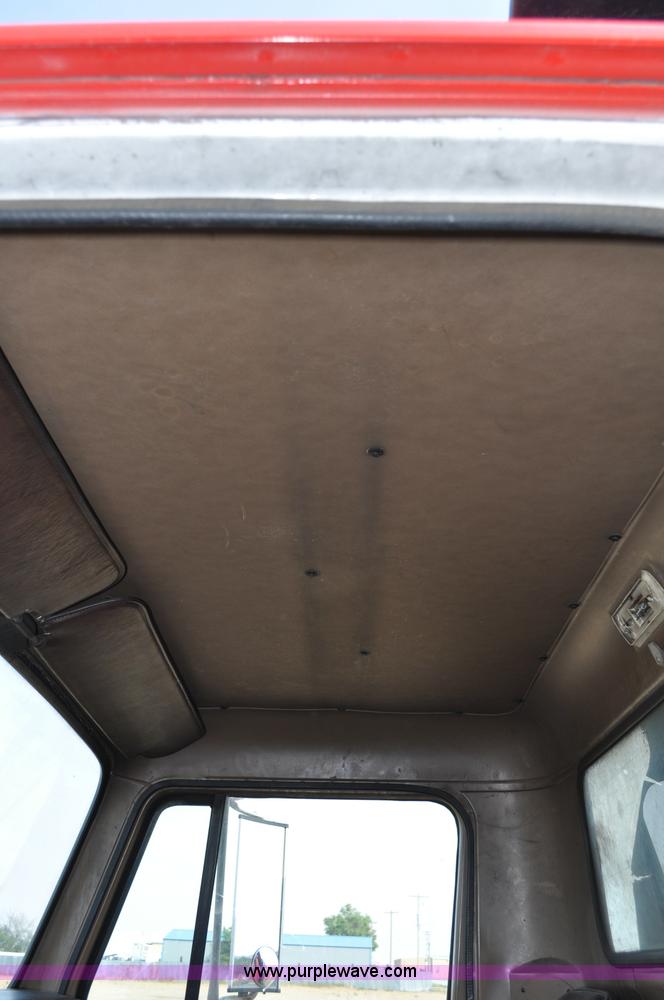 image for item C3019 1986 International S1900 dump truck