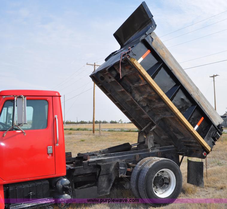 image for item C3019 1986 International S1900 dump truck