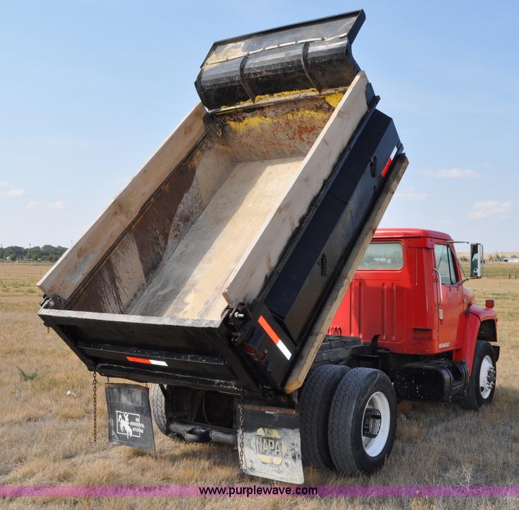 image for item C3019 1986 International S1900 dump truck
