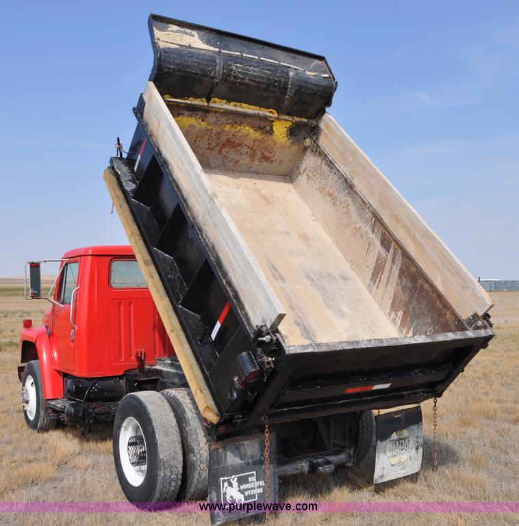 image for item C3019 1986 International S1900 dump truck