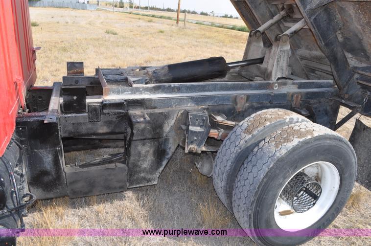 image for item C3019 1986 International S1900 dump truck