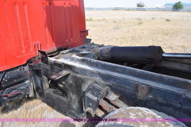 image for item C3019 1986 International S1900 dump truck