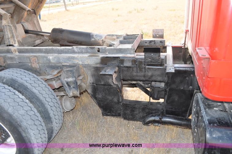 image for item C3019 1986 International S1900 dump truck