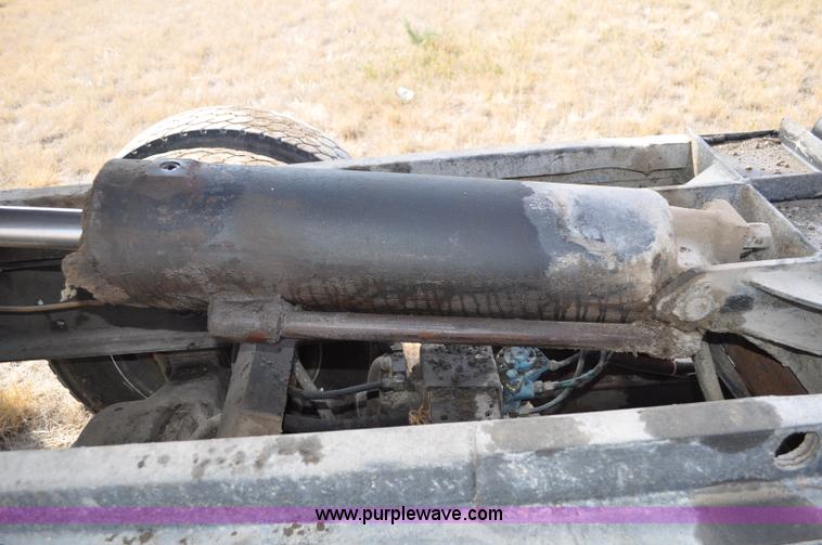 image for item C3019 1986 International S1900 dump truck