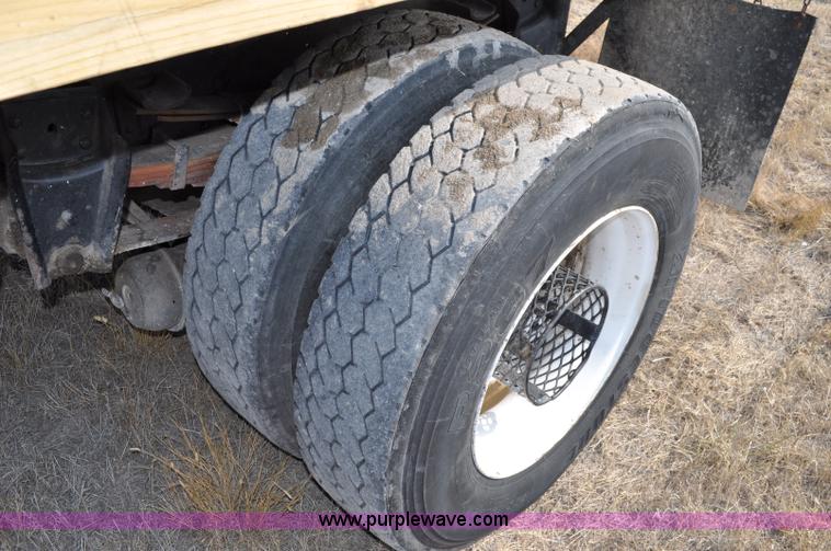 image for item C3019 1986 International S1900 dump truck