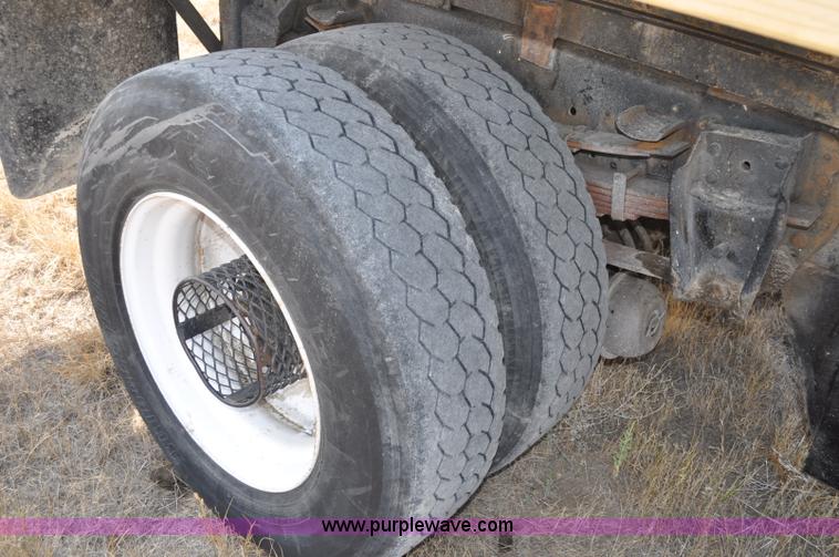 image for item C3019 1986 International S1900 dump truck