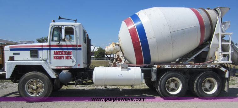 image for item D5603 1980 International 5000 mixer truck