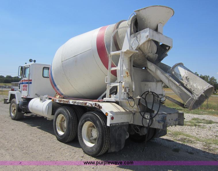 image for item D5603 1980 International 5000 mixer truck