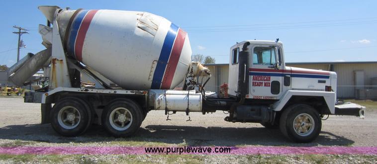 image for item D5603 1980 International 5000 mixer truck