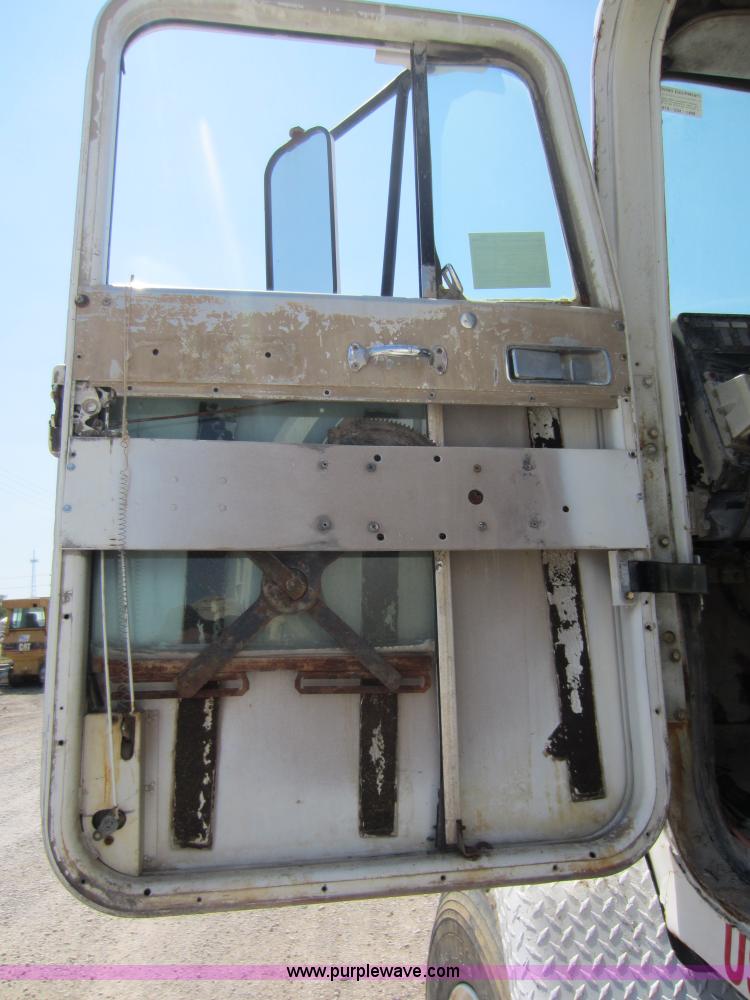 image for item D5603 1980 International 5000 mixer truck