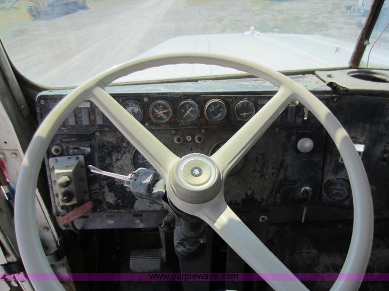 image for item D5603 1980 International 5000 mixer truck