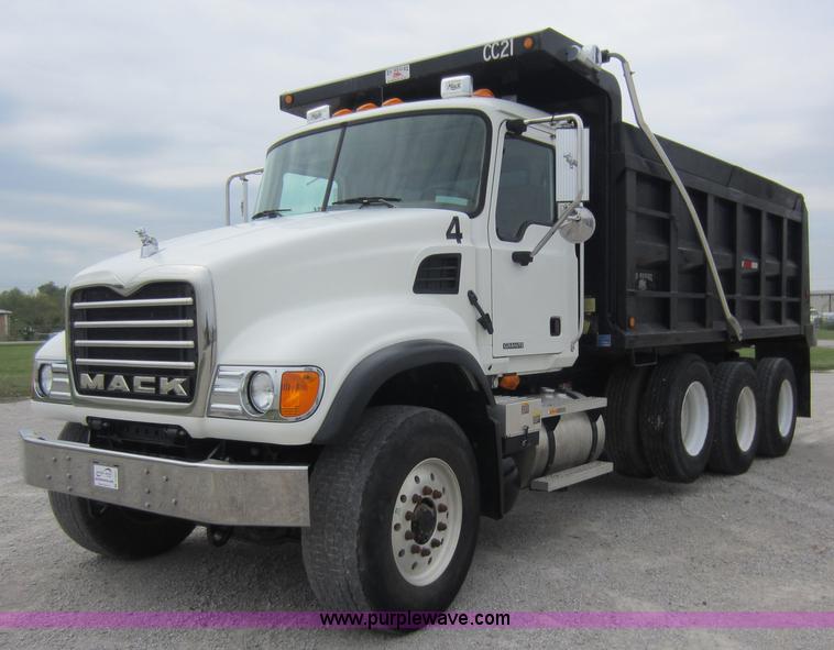image for item D5651 2007 Mack CV713 Granite dump truck