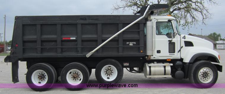 image for item D5651 2007 Mack CV713 Granite dump truck