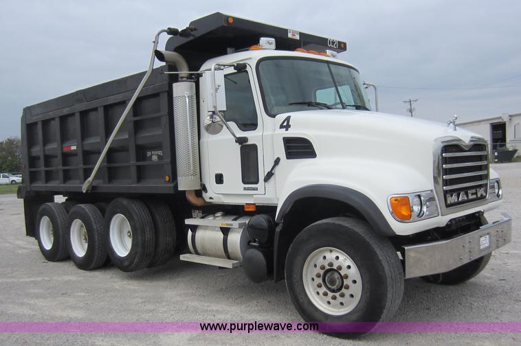 image for item D5651 2007 Mack CV713 Granite dump truck