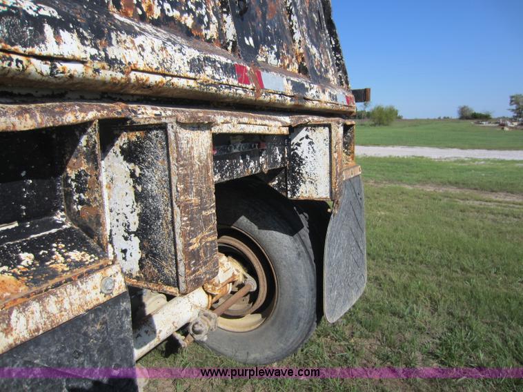 image for item D5659 1979 Lufkin end dump trailer
