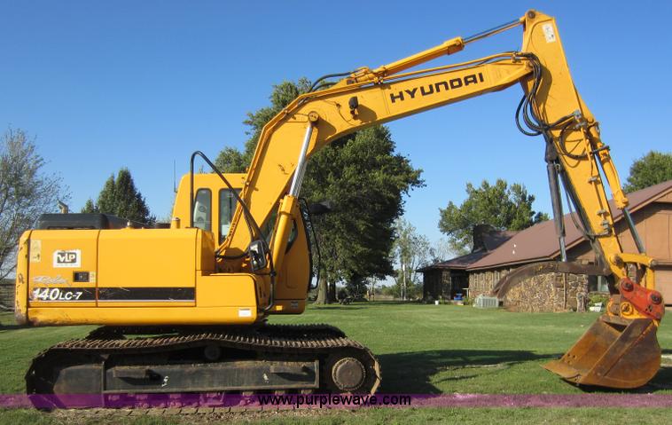 image for item D5661 2004 Hyundai 140LC-7 excavator