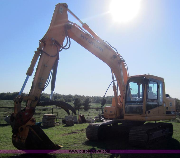image for item D5661 2004 Hyundai 140LC-7 excavator