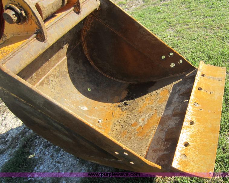 image for item D5661 2004 Hyundai 140LC-7 excavator