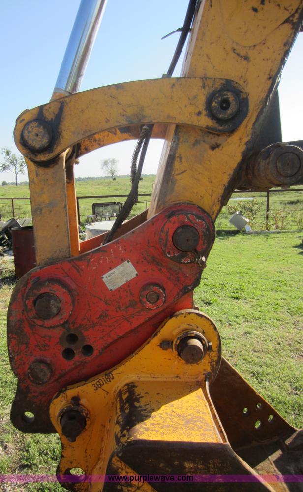 image for item D5661 2004 Hyundai 140LC-7 excavator
