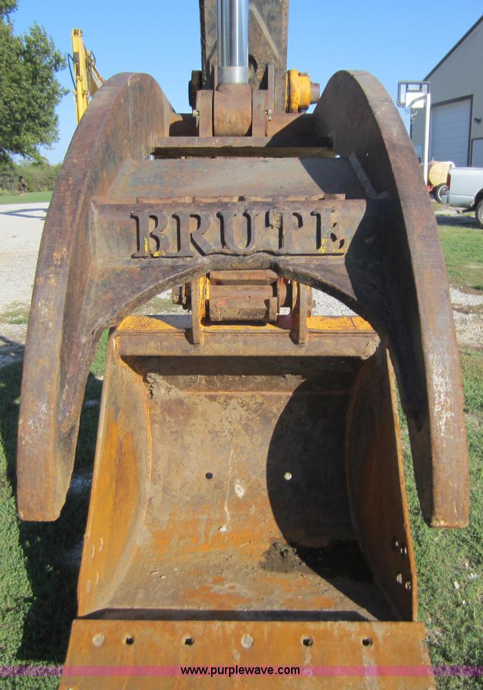 image for item D5661 2004 Hyundai 140LC-7 excavator