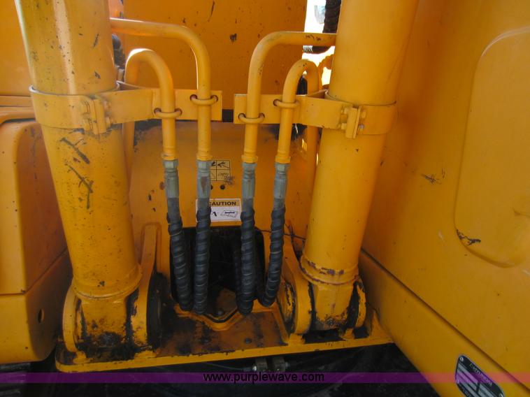 image for item D5661 2004 Hyundai 140LC-7 excavator