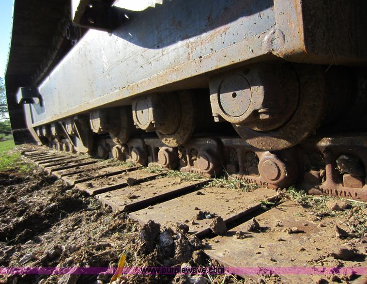 image for item D5661 2004 Hyundai 140LC-7 excavator