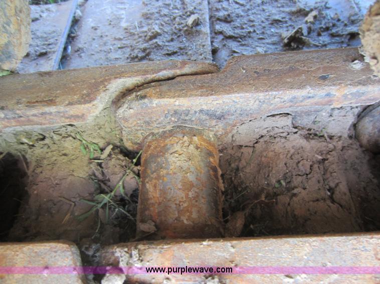 image for item D5661 2004 Hyundai 140LC-7 excavator