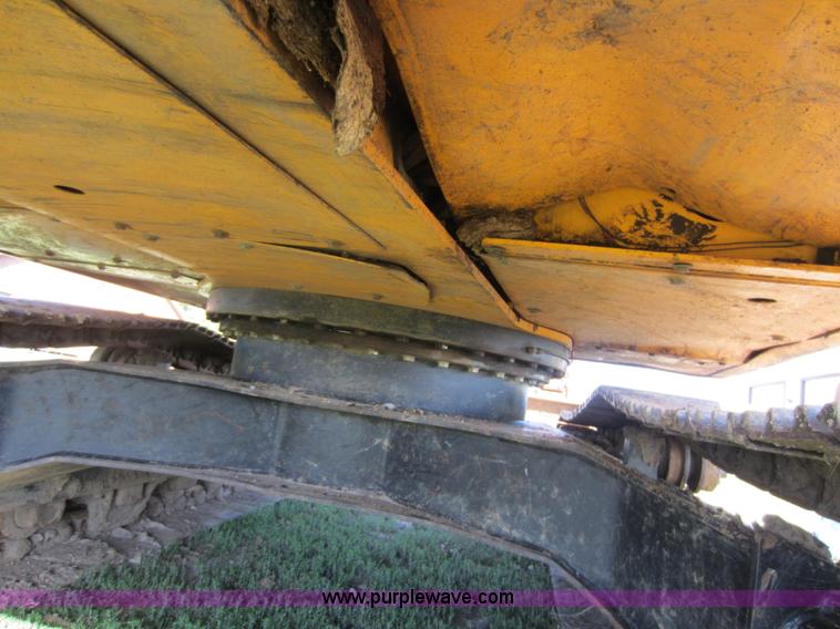 image for item D5661 2004 Hyundai 140LC-7 excavator