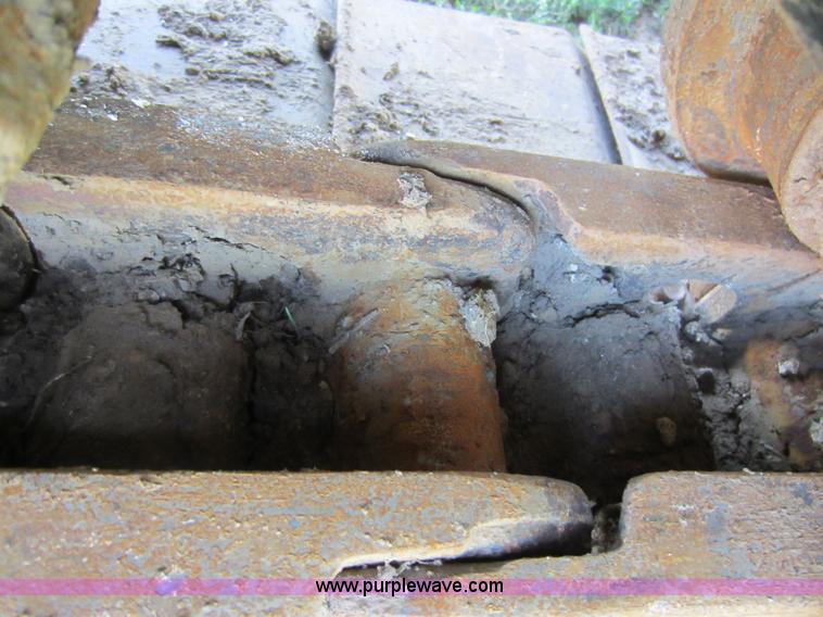 image for item D5661 2004 Hyundai 140LC-7 excavator