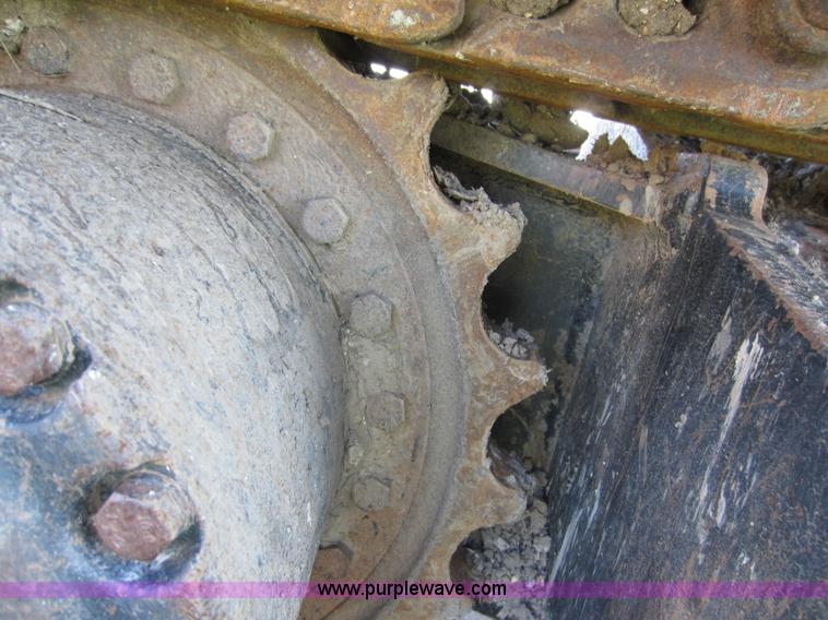 image for item D5661 2004 Hyundai 140LC-7 excavator