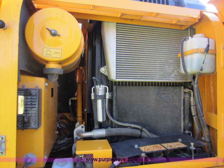 image for item D5661 2004 Hyundai 140LC-7 excavator