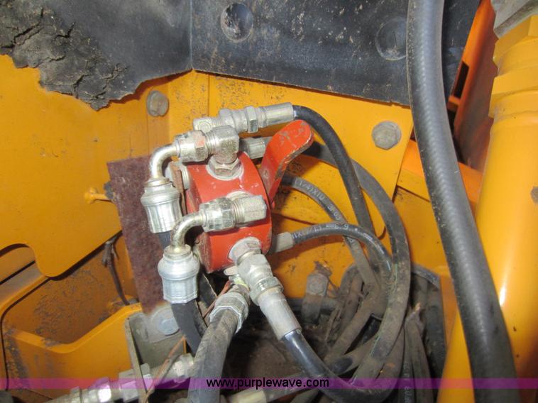 image for item D5661 2004 Hyundai 140LC-7 excavator