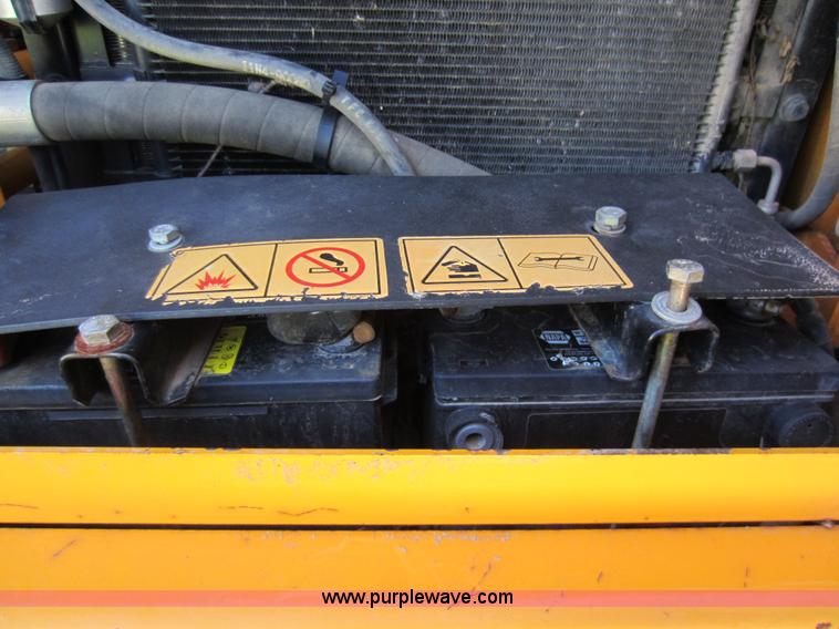 image for item D5661 2004 Hyundai 140LC-7 excavator