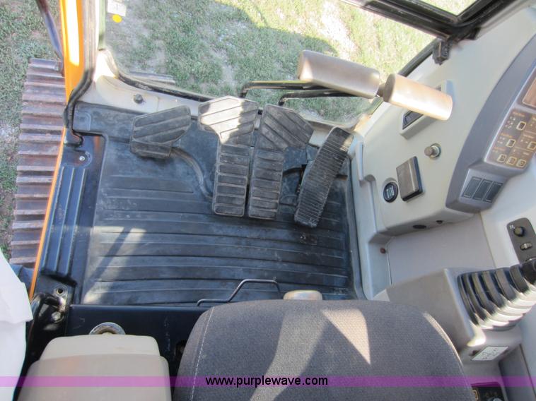 image for item D5661 2004 Hyundai 140LC-7 excavator