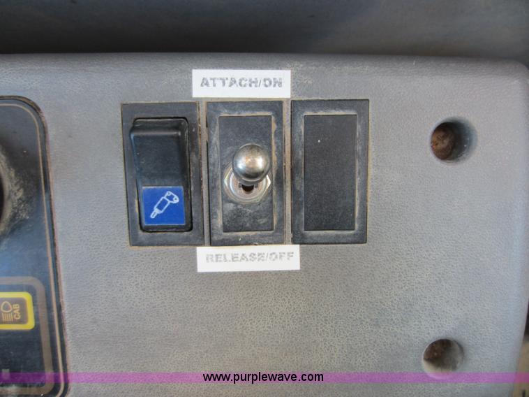 image for item D5661 2004 Hyundai 140LC-7 excavator